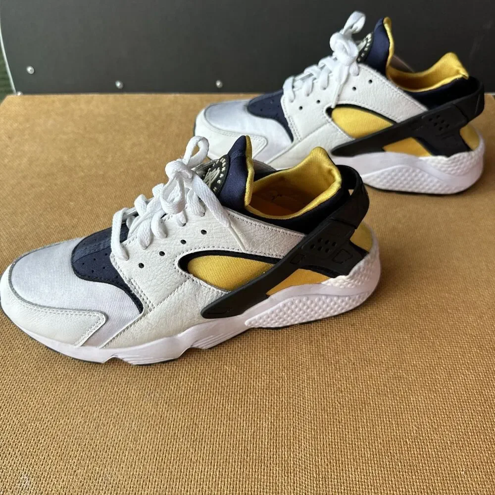 Size 9 - Nike Air Huarache Michigan